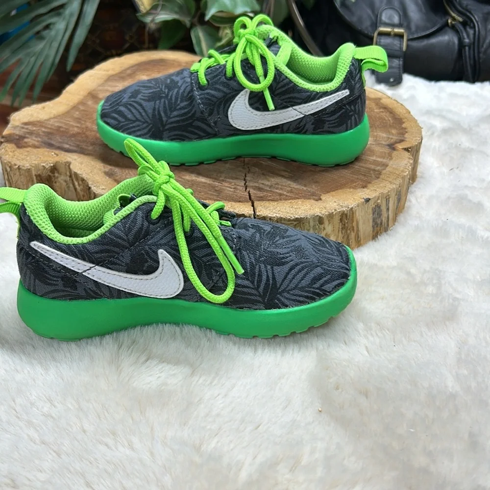 Nike lace up